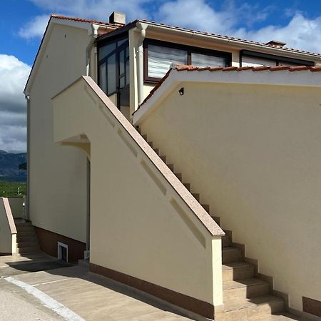 Ela I Gabi Apartment Omisalj Luaran gambar